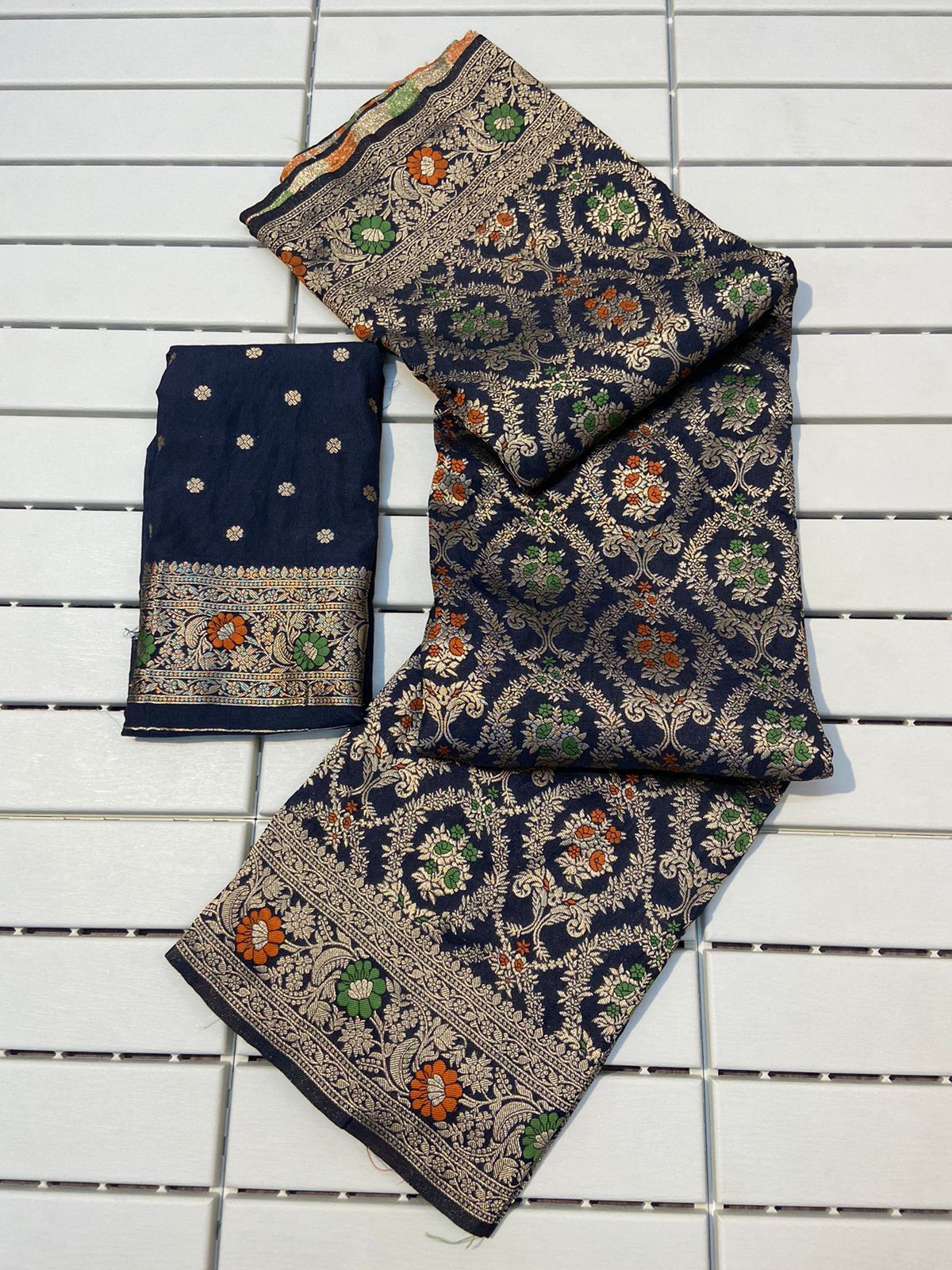 Khadi Meena Butta Jaal