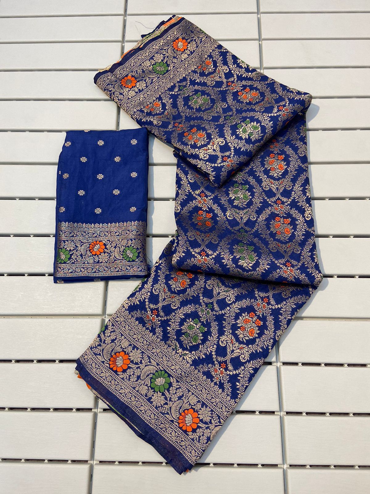 Khadi Meena Butta Jaal