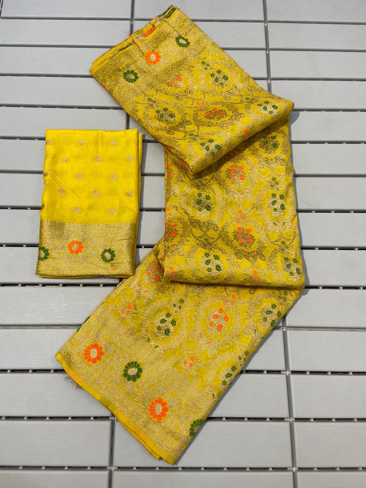 Khadi Meena Butta Jaal