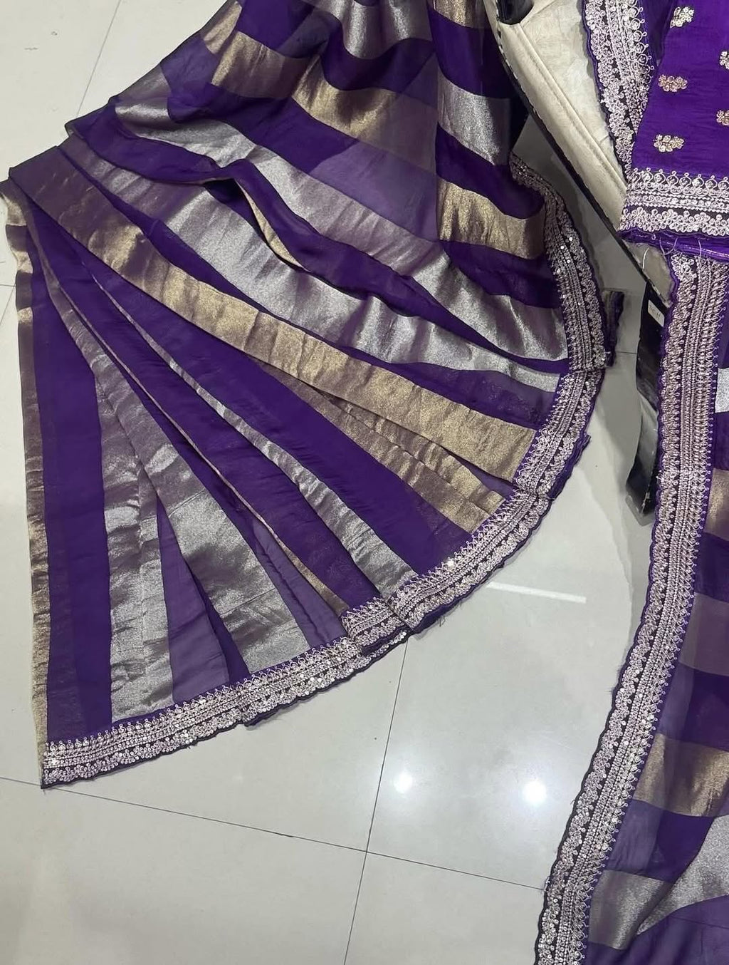 Tissue Jari Patta Border