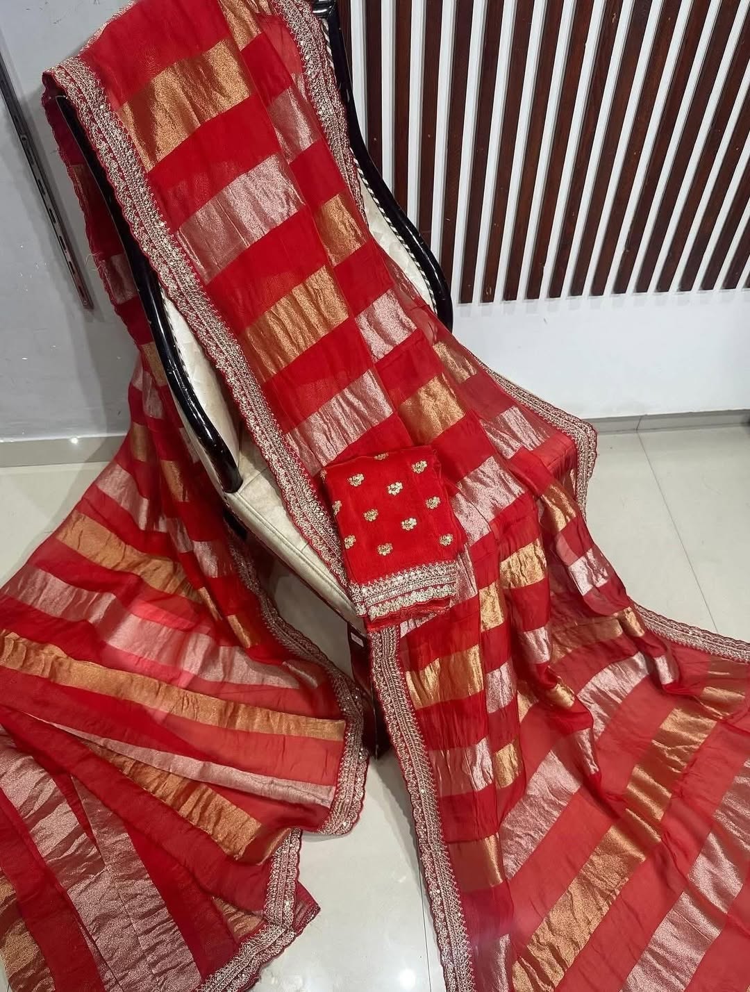 Tissue Jari Patta Border