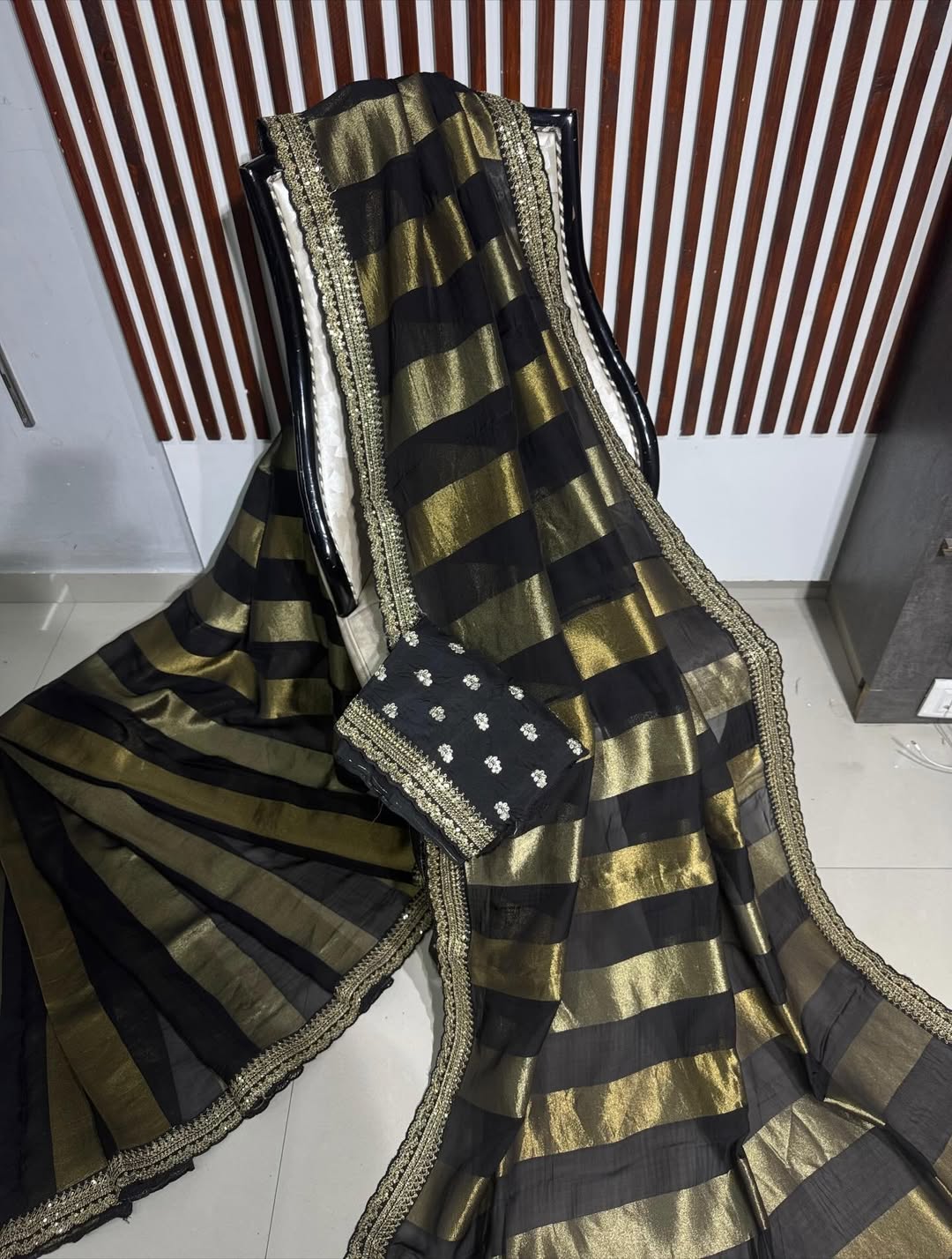 Tissue Jari Patta Border