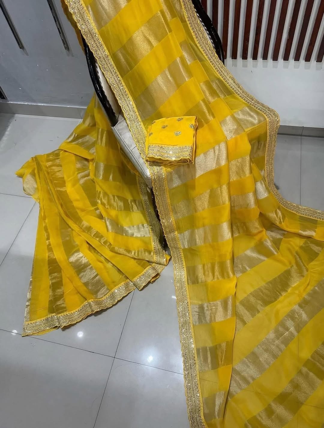 Tissue Jari Patta Border
